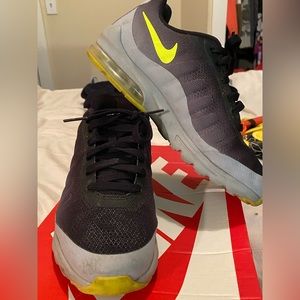 Nike Air Max Invigor (GS) size 6y